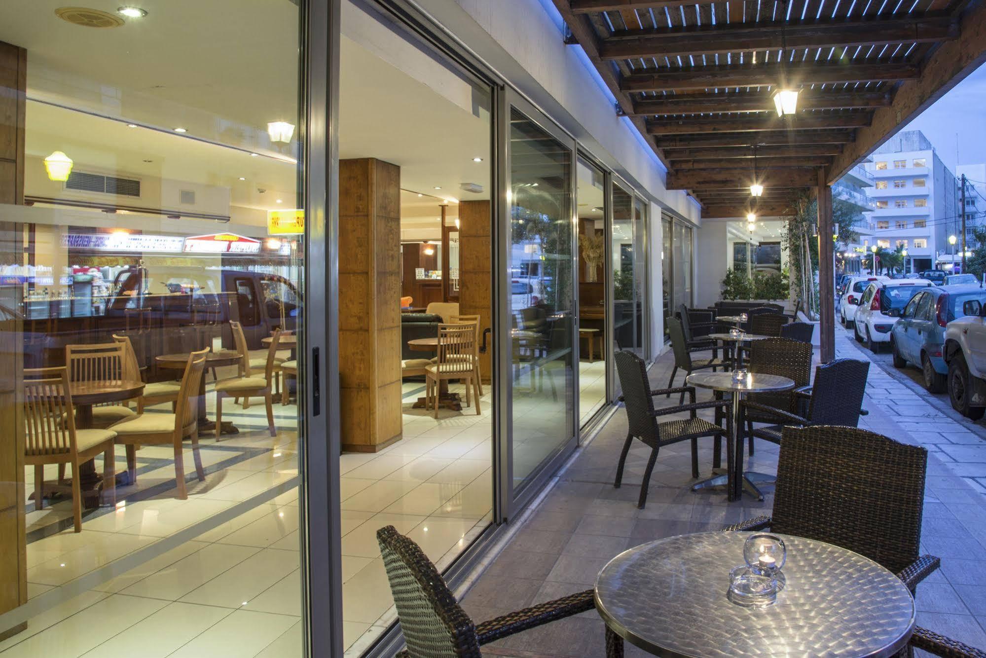 Manousos Hotel 3*